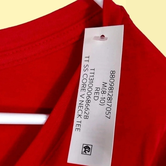 NWT- Time And Tru Red Vee Neck Shirt. Size M. C90​​ - Picture 4 of 6
